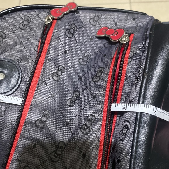 Hello Kitty Purse - Picture 7 of 12
